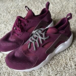 Nike use huarache style sneakers great condition size 7